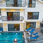 Porto- 3 Bedrom Private Pool Vila